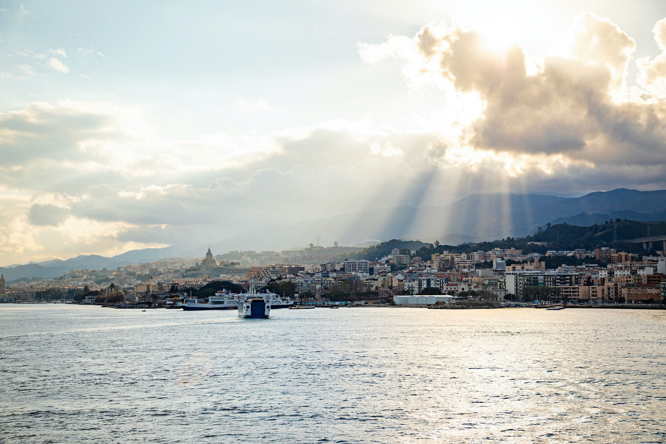 Ein Boot mieten in Messina