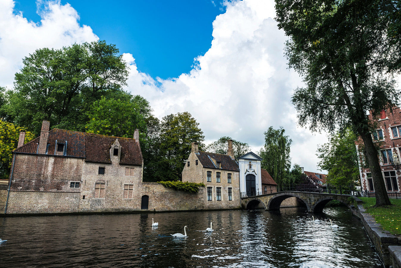 Rent a boat in Bruges