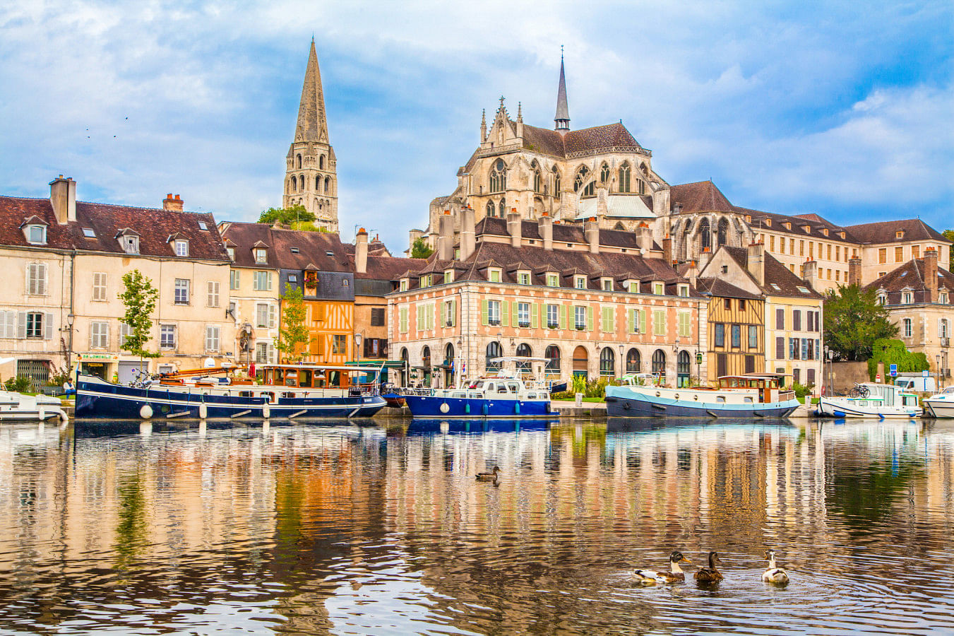 Rent a boat in Burgundy