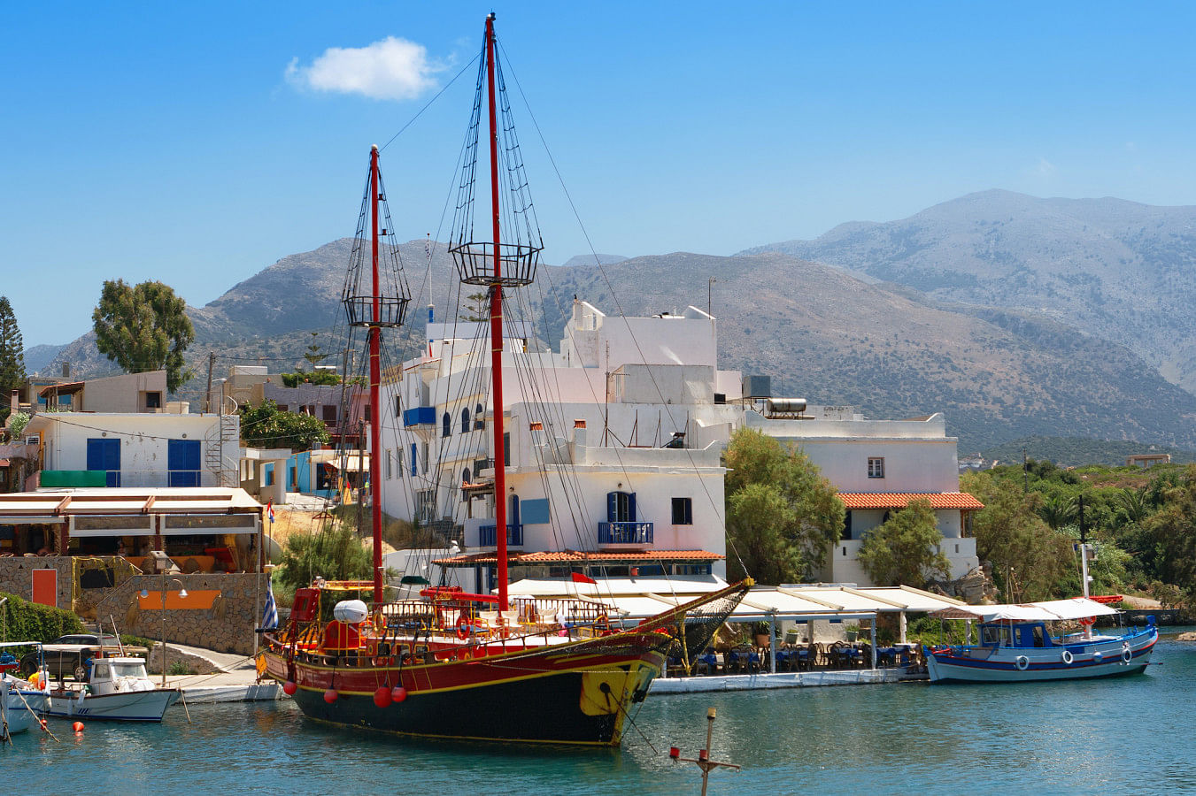 Hyr en båt i Kreta
