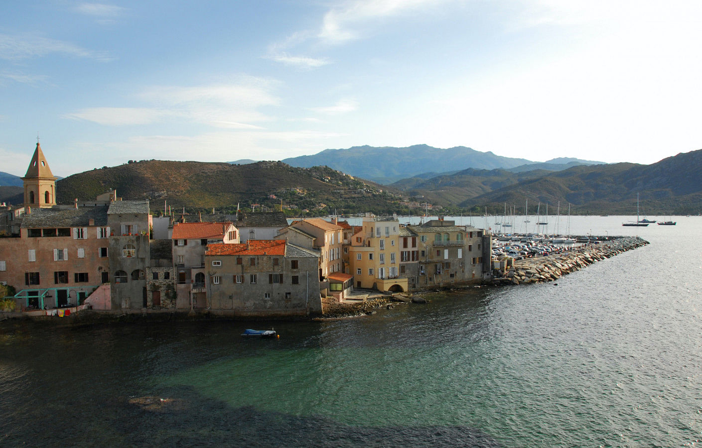 Hyr en båt i Korsika