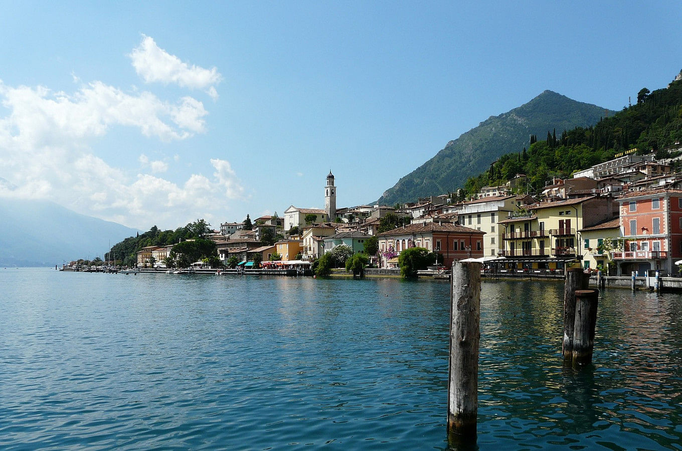 Rent a boat in Lake Garda