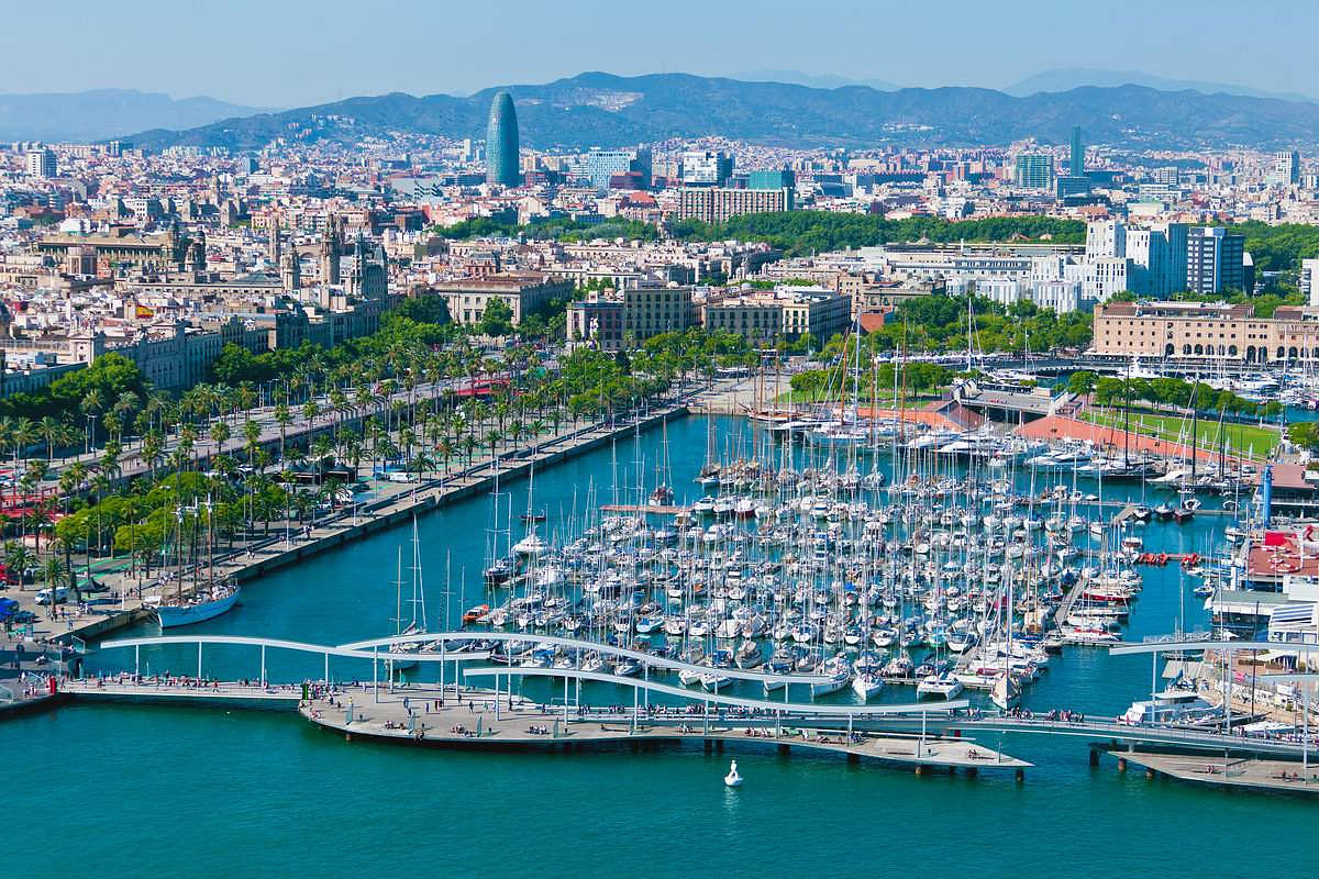 Hyr en båt i Barcelona